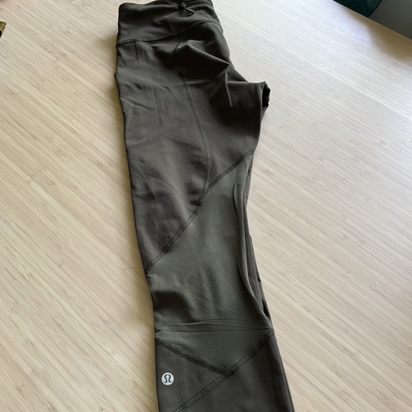 Lululemon capri mesh leggings - Picture 5 of 5